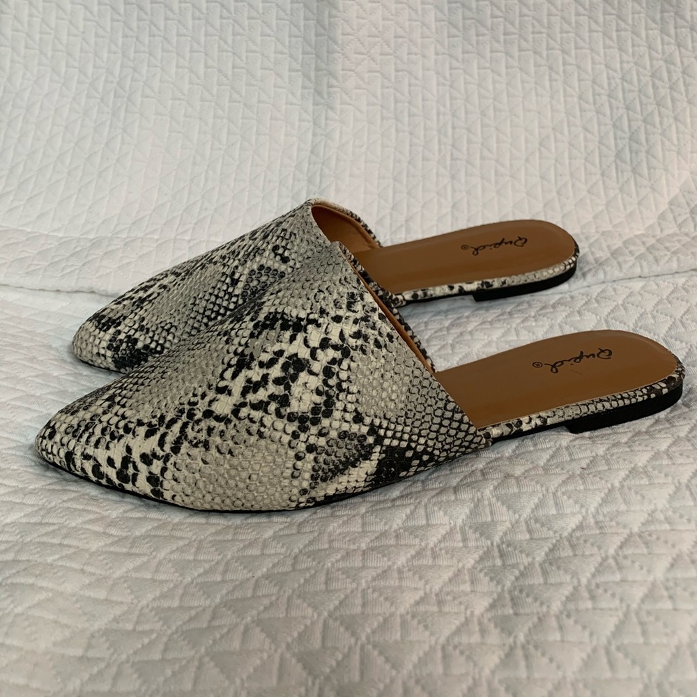 NWOT Qupid Vegan Leather Flat Mules